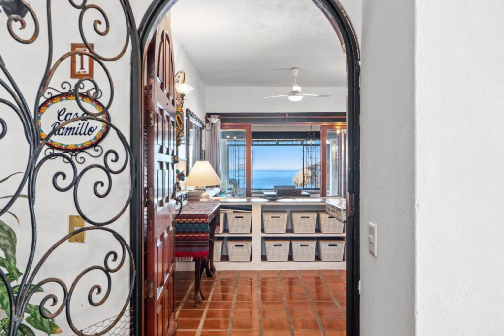 Oceanfront Retreat in 5 de Diciembre  Fully Furnished